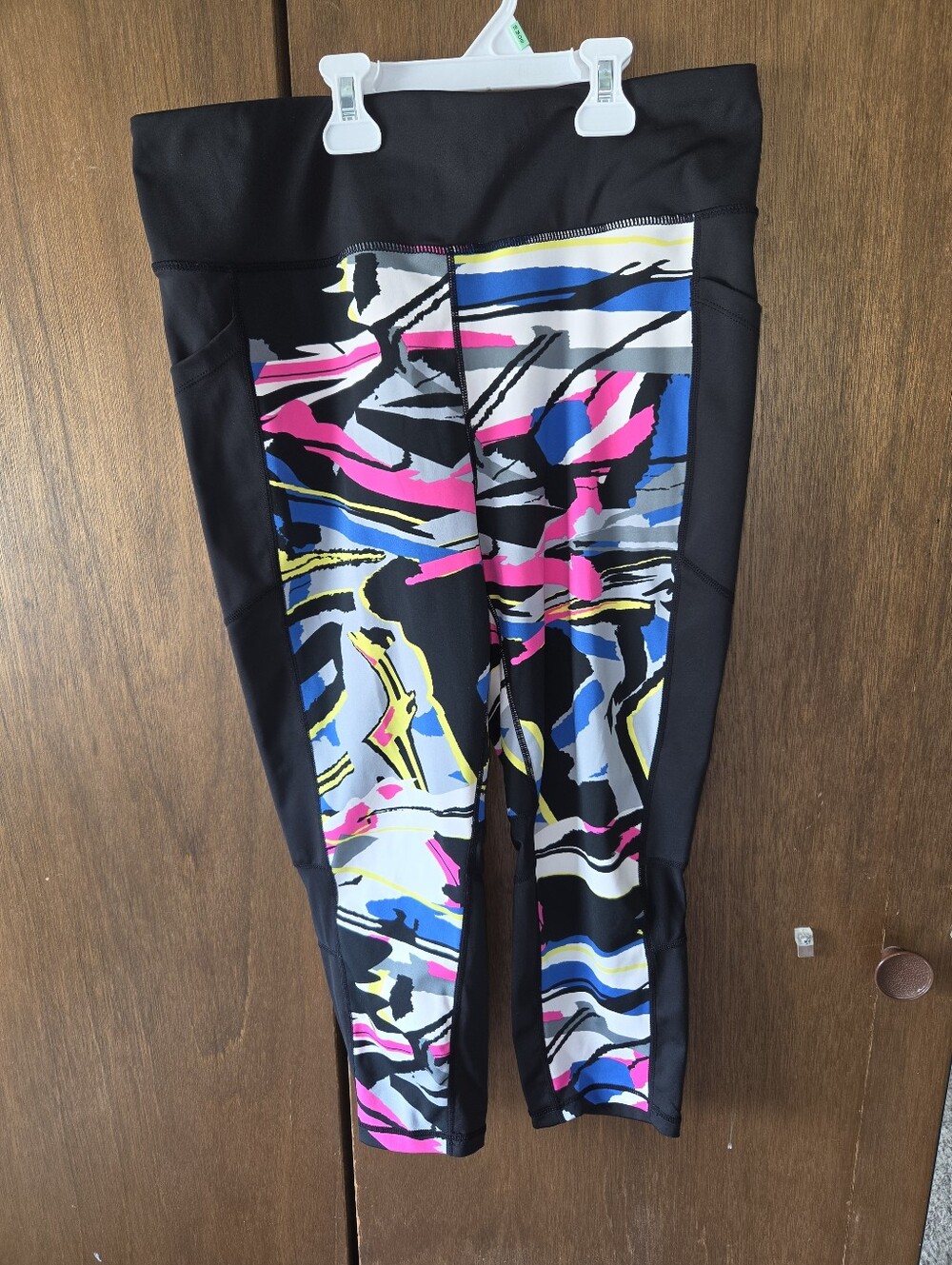 LuLaRoe Fearless Crop Active Leggings Abstract Print - 1X